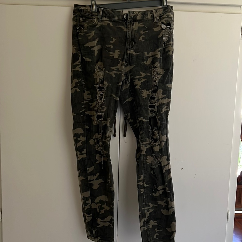 Distressed Camo Stretch Jeans